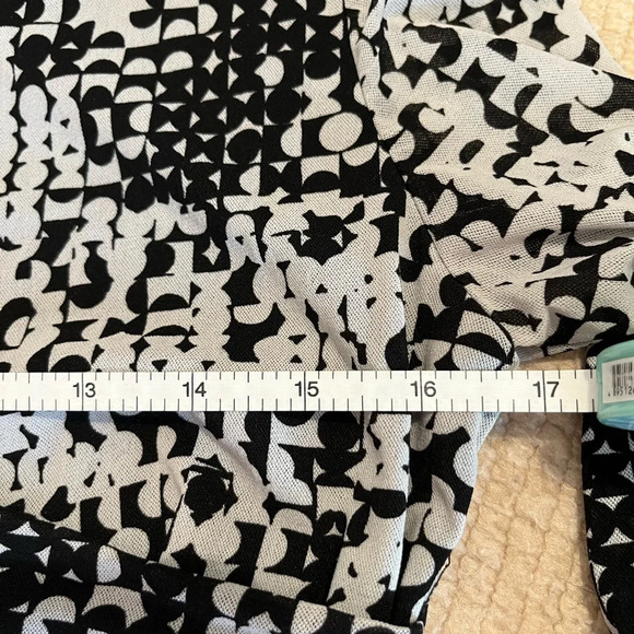 Unlisted y2k  top M wrap front style black and white pattern - Picture 5 of 5